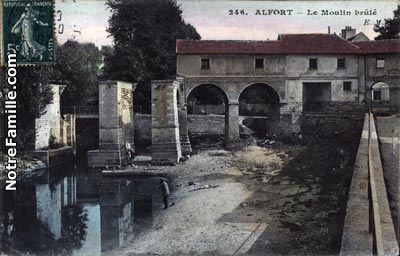 carte postale ancienne, Le Moulin brûlé à Maisons-Alfort, vrs 1900. 